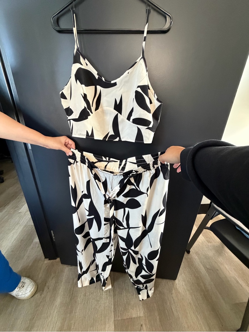 SHEIN Black & White Leaf-Print Jumpsuit Set